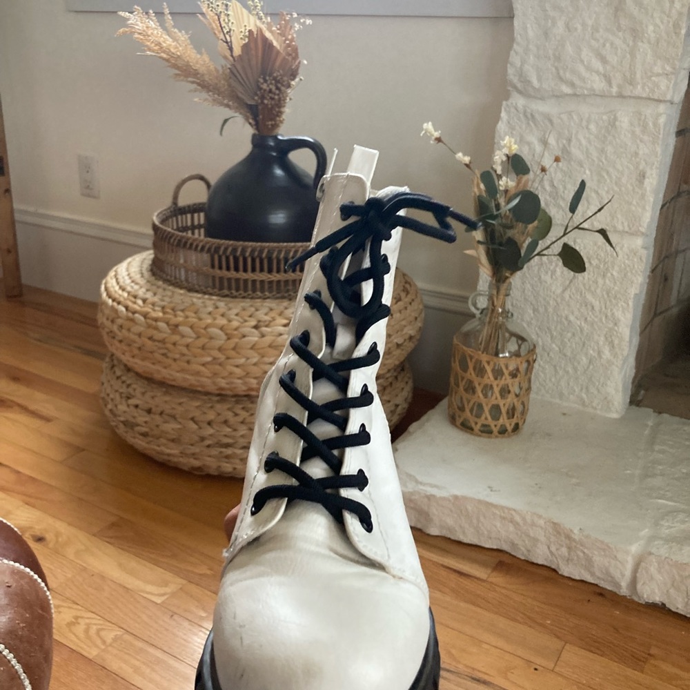 white boots - Picture 6 of 6